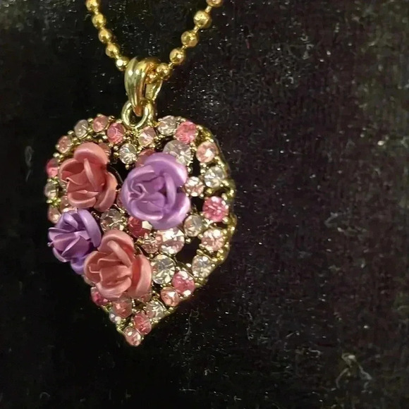 Lauren-Spencer Heart Shaped Rose Necklace - Picture 4 of 8